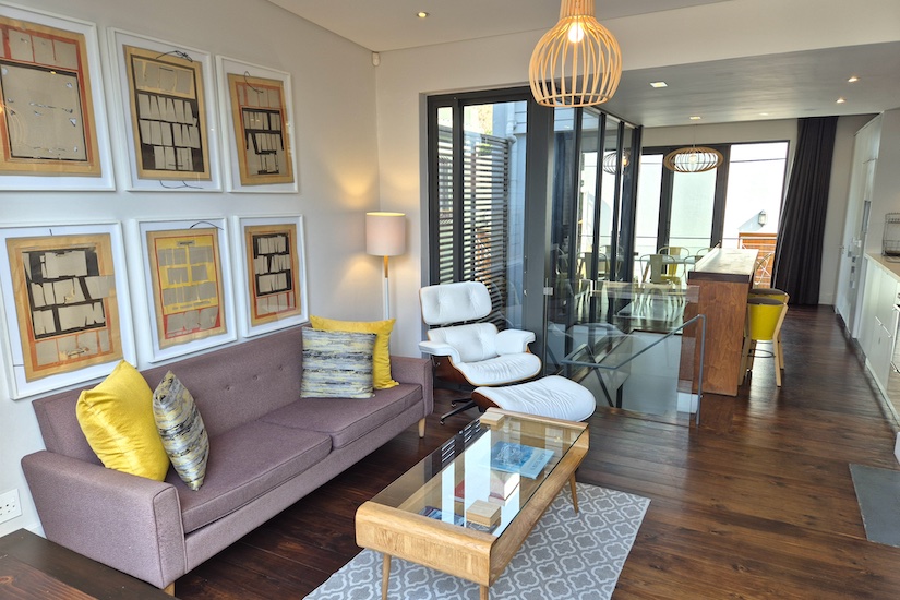 77 Loader Street - living area